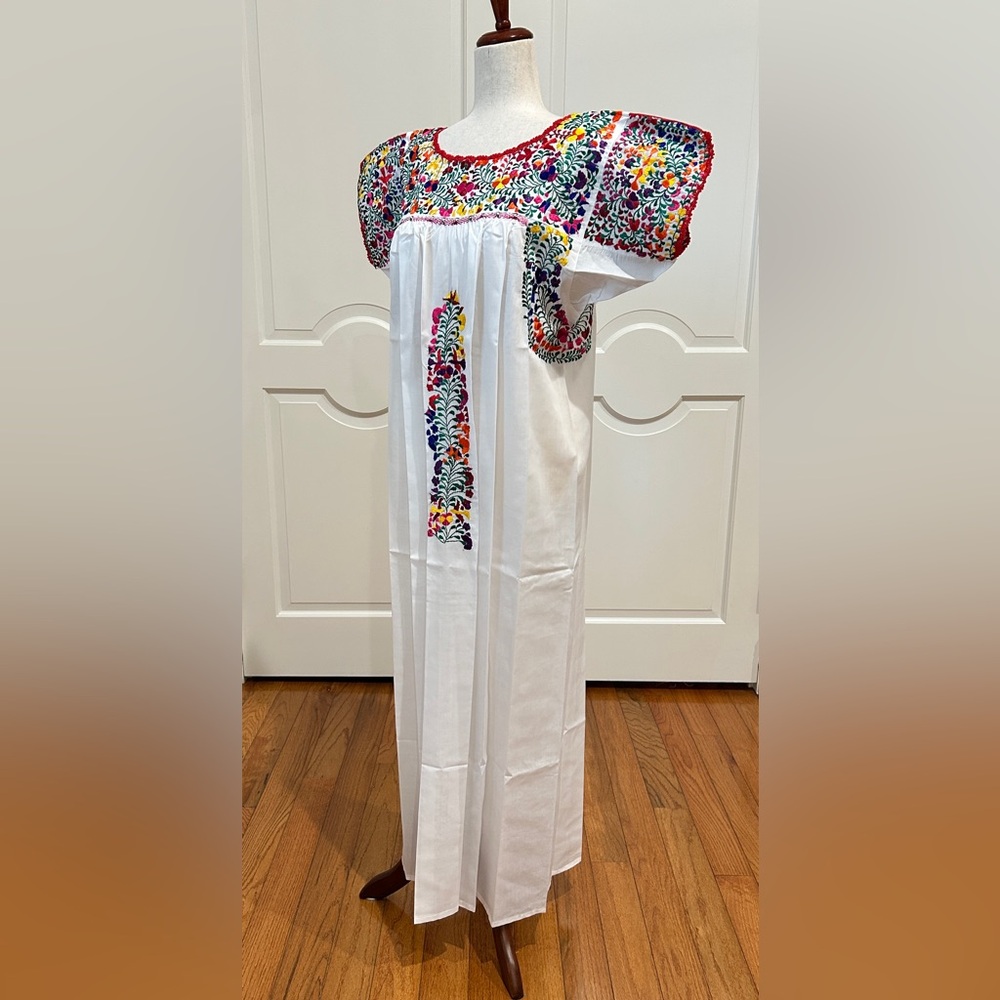 San Antonino Maxi Dress,Oaxaca Mexican dress.Hand Embroidered with Silk Threads. - Picture 7 of 8